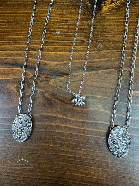 Western Floral Pendant Necklace